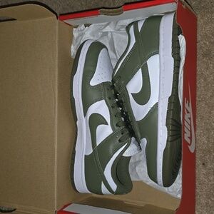 Nike Dunk Olive sz8.5